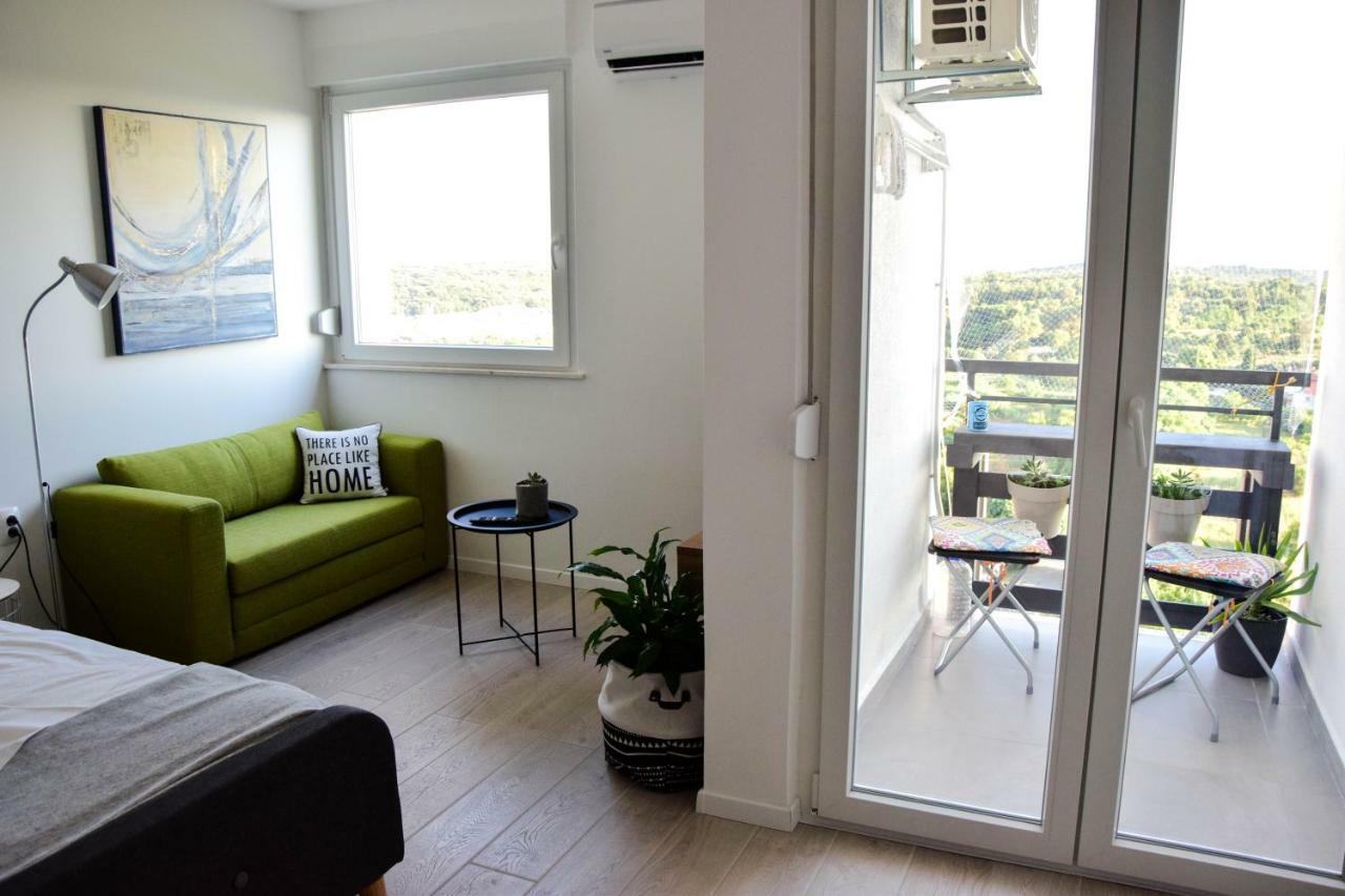 Sky Apartment Pula Exterior photo