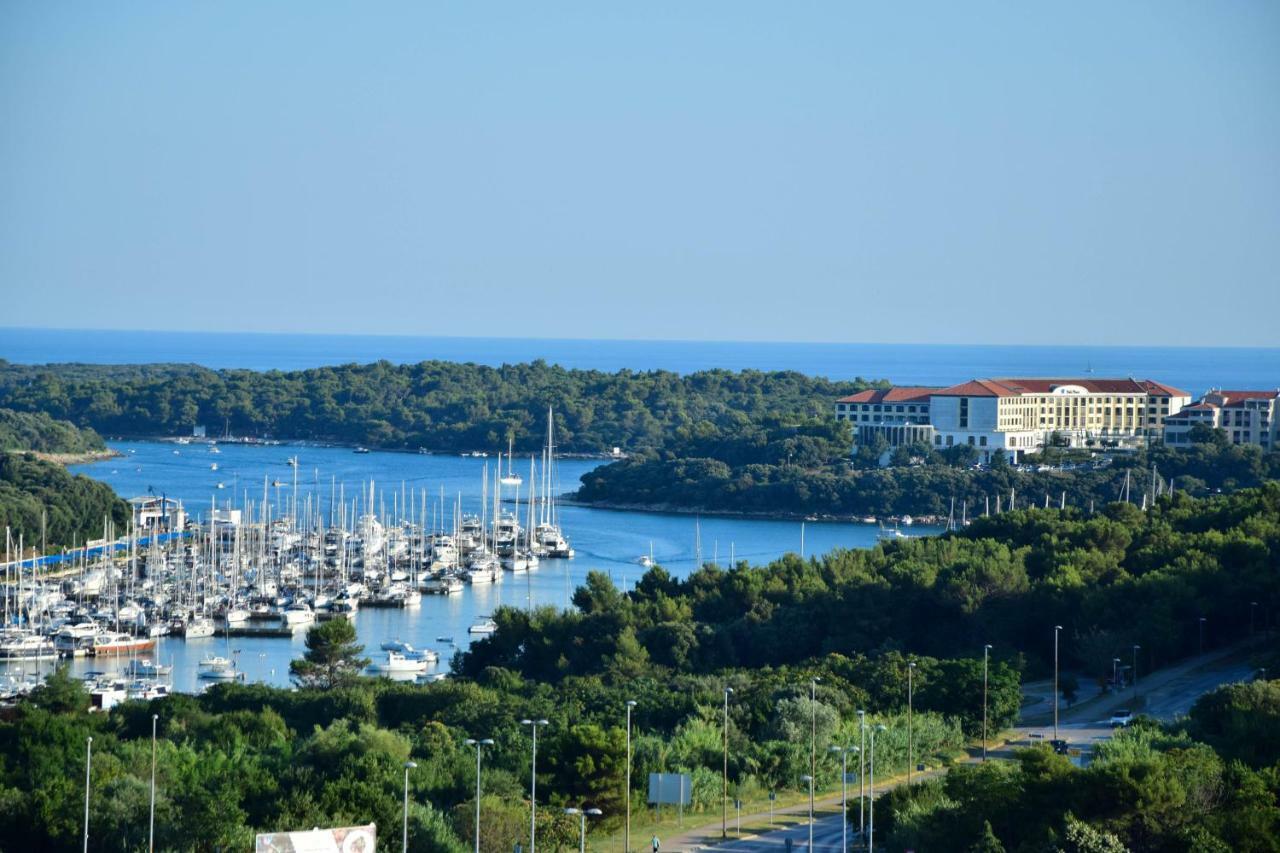 Sky Apartment Pula Exterior photo